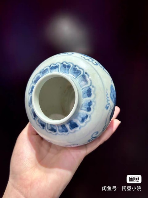 古玩陶瓷葡萄紋青花罐真品鑒賞圖