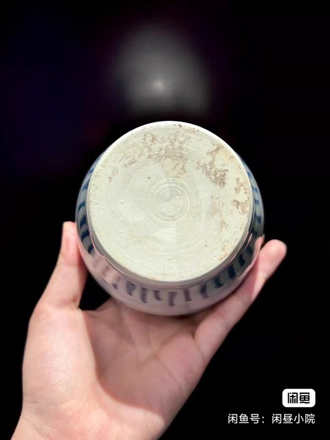 古玩陶瓷葡萄紋青花罐真品鑒賞圖