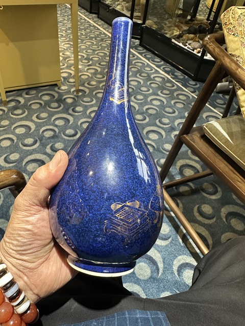 古玩陶瓷灑藍釉描金花卉膽瓶拍賣，當前價格19999元
