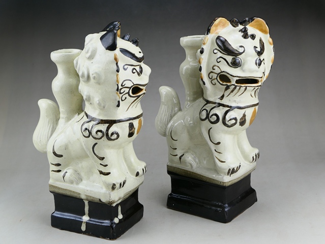 古玩陶瓷白地黑花獅子香插真品鑒賞圖