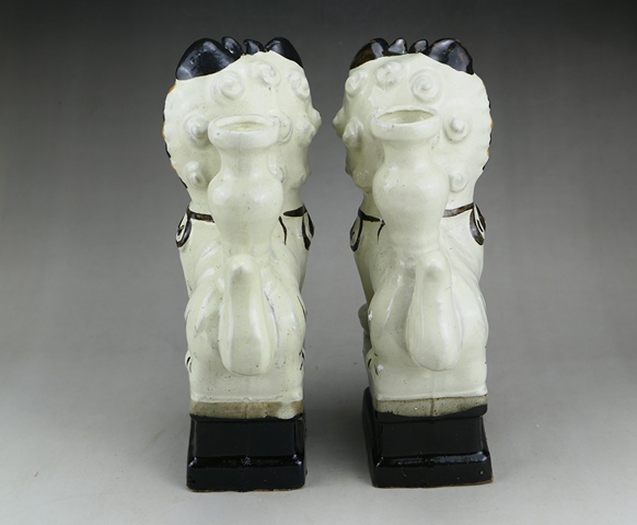 古玩陶瓷白地黑花獅子香插真品鑒賞圖