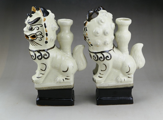 古玩陶瓷白地黑花獅子香插真品鑒賞圖