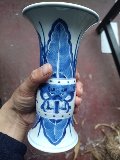 古玩陶瓷青花饕餮紋花觚，疑似復(fù)窯真品鑒賞圖