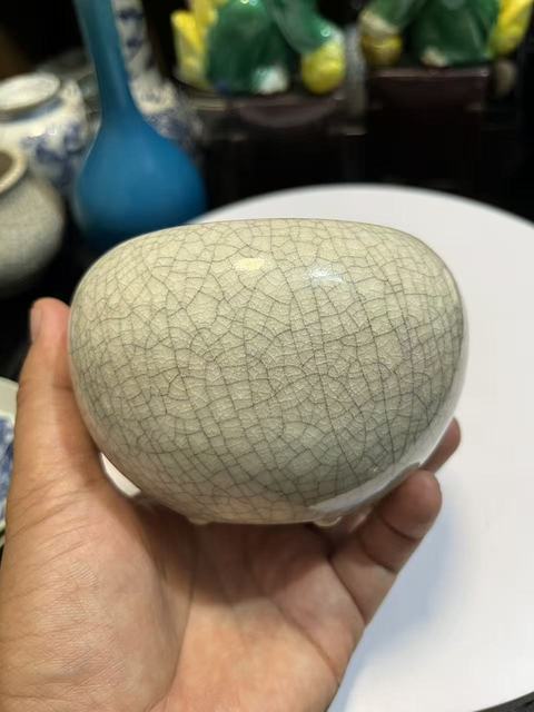 古玩陶瓷哥釉三足爐真品鑒賞圖