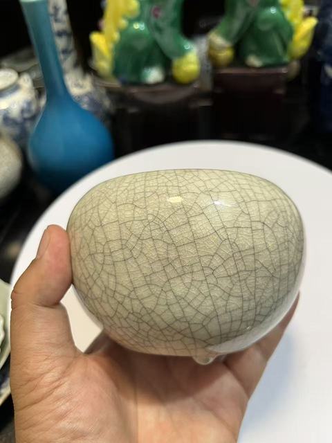 古玩陶瓷哥釉三足爐真品鑒賞圖