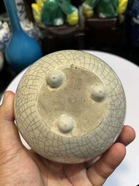 古玩陶瓷哥釉三足爐真品鑒賞圖