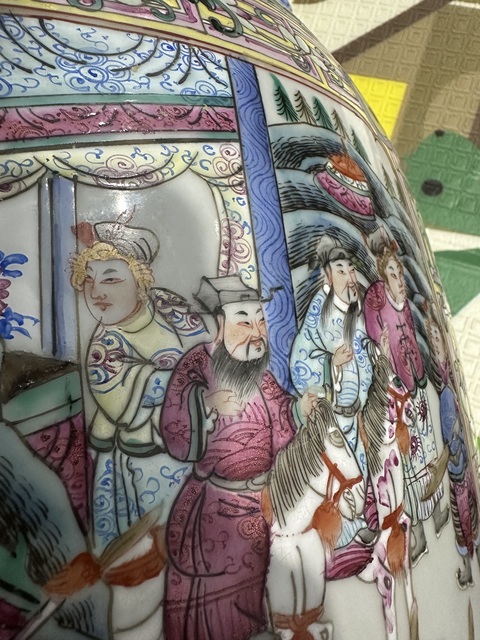 古玩陶瓷人物紋粉彩瓶真品鑒賞圖