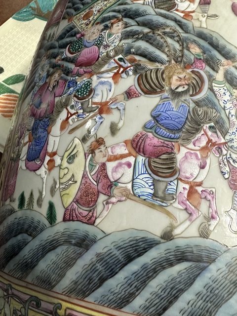古玩陶瓷人物紋粉彩瓶真品鑒賞圖