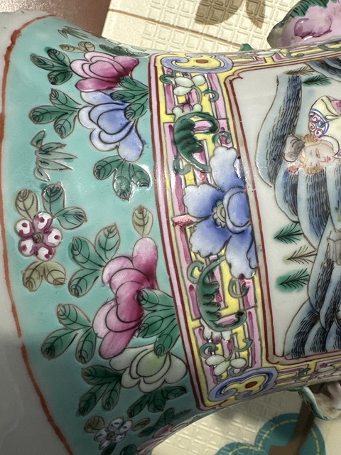 古玩陶瓷人物紋粉彩瓶真品鑒賞圖