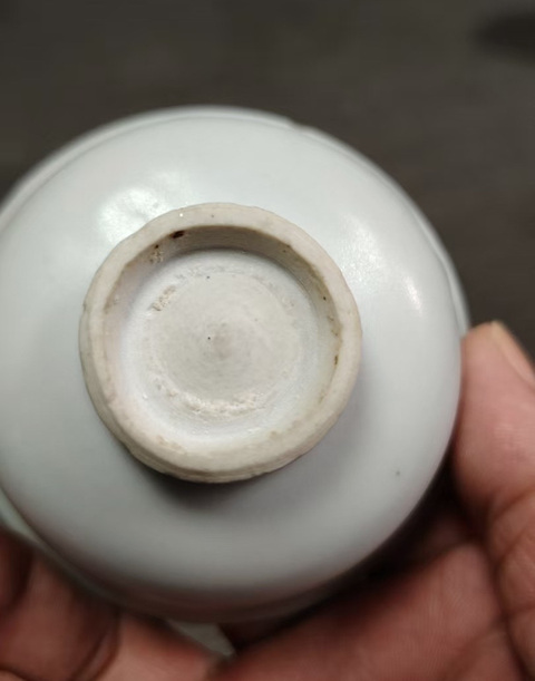 古玩陶瓷卵白釉壓手杯真品鑒賞圖
