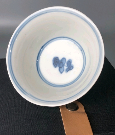 古玩陶瓷福字款折枝花卉紋青花杯真品鑒賞圖
