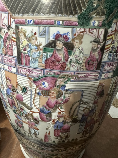 古玩陶瓷廣彩人物賞瓶真品鑒賞圖