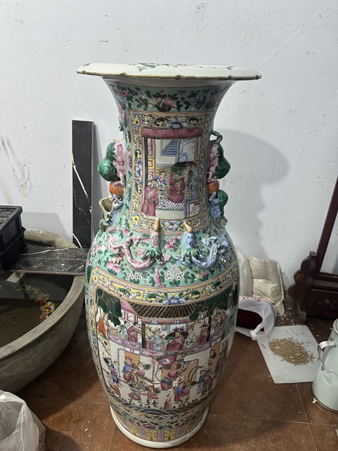 古玩陶瓷廣彩人物賞瓶真品鑒賞圖