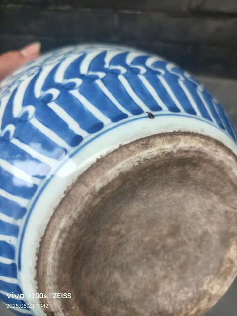 古玩陶瓷纏枝花卉紋青花缸真品鑒賞圖