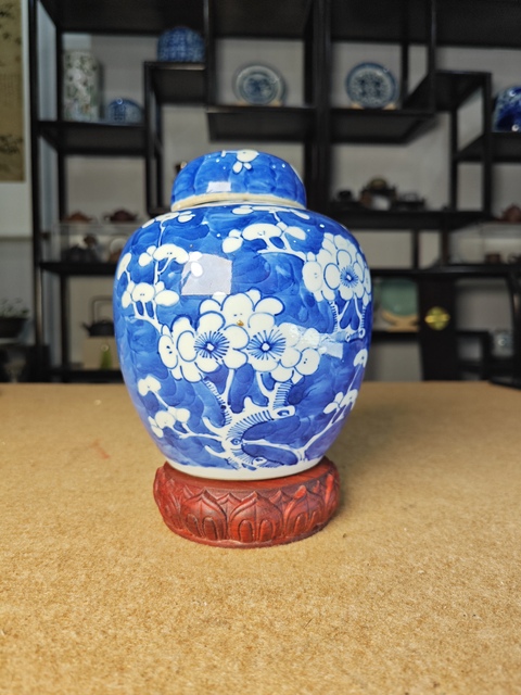 古玩陶瓷青花留白冰梅紋罐真品鑒賞圖