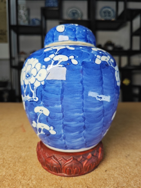 古玩陶瓷青花留白冰梅紋罐真品鑒賞圖