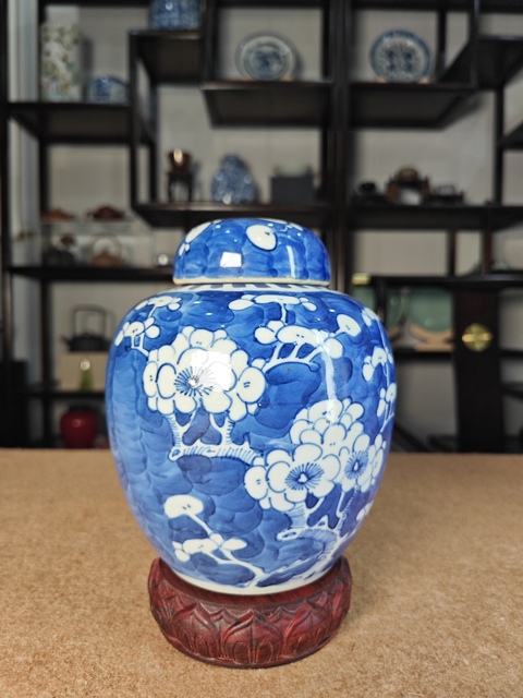 古玩陶瓷青花留白冰梅紋罐真品鑒賞圖