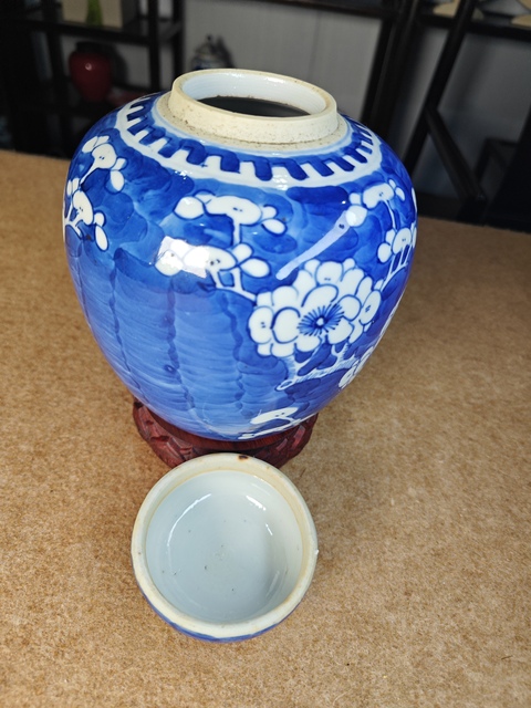 古玩陶瓷青花留白冰梅紋罐真品鑒賞圖