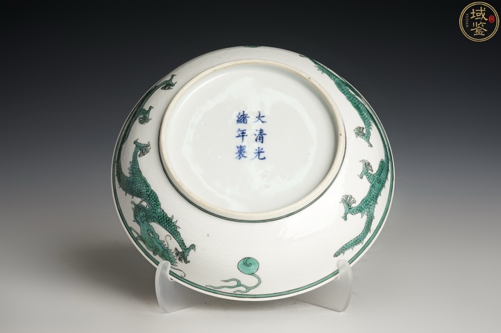 古玩陶瓷綠彩云龍紋盤真品鑒賞圖