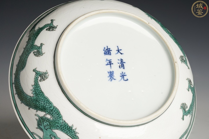 古玩陶瓷綠彩云龍紋盤真品鑒賞圖