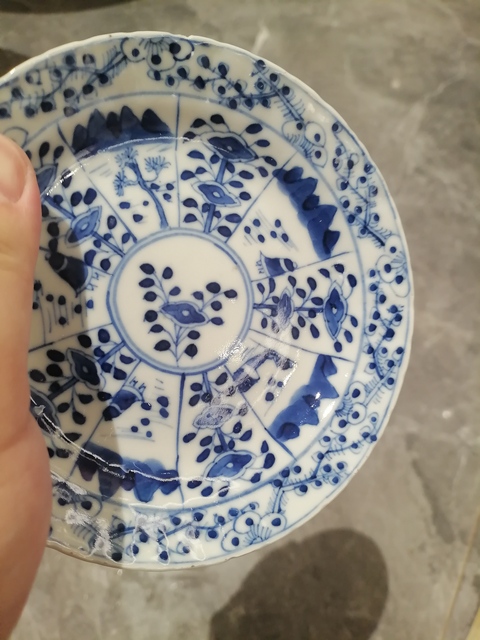 古玩陶瓷山水花卉紋青花盤真品鑒賞圖