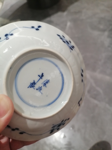 古玩陶瓷山水花卉紋青花盤真品鑒賞圖