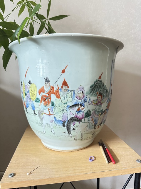 古玩陶瓷人物紋粉彩花盆拍賣,當前價格18880元