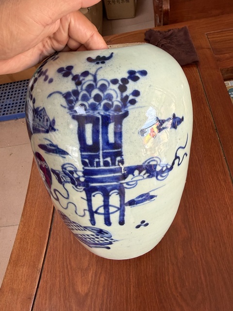 古玩陶瓷豆青釉青花博古圖冬瓜罐真品鑒賞圖