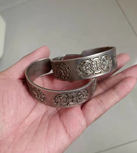 古玩雜項仿古銀鐲一對真品鑒賞圖