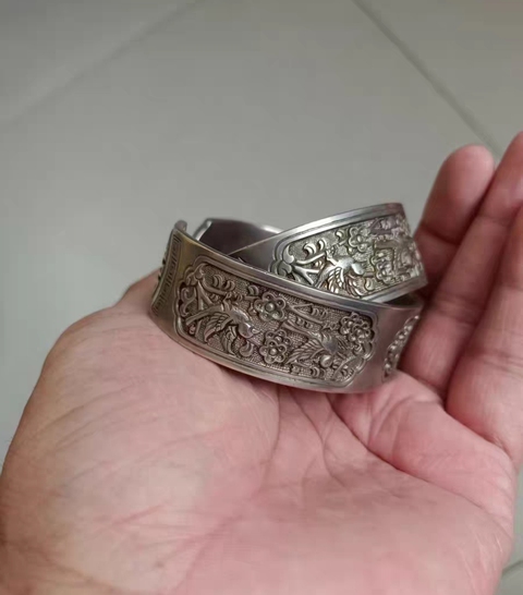 古玩雜項仿古銀鐲一對真品鑒賞圖