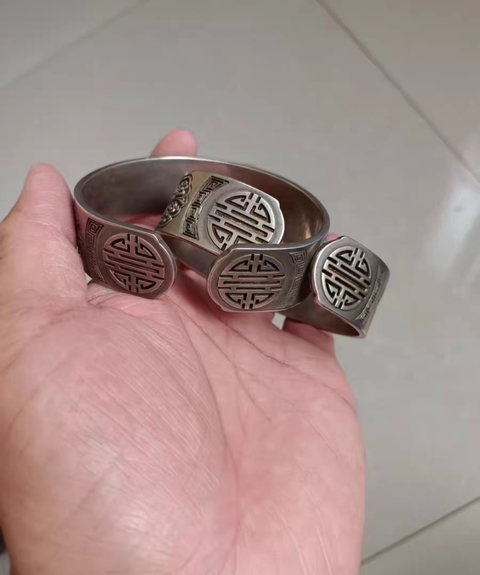 古玩雜項仿古銀鐲一對真品鑒賞圖