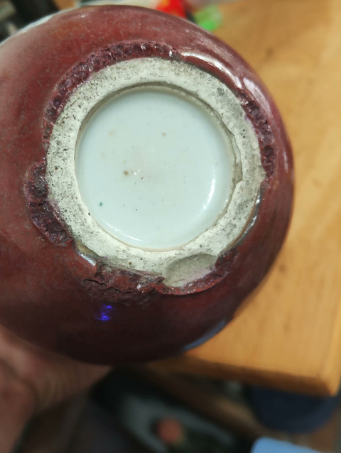 古玩陶瓷郎紅釉堆白麒麟紋天球瓶真品鑒賞圖