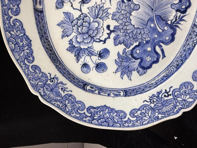 古玩陶瓷青花花卉紋花口盤真品鑒賞圖