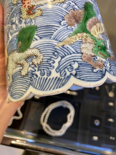 古玩陶瓷晚清青花五彩瓷鐘真品鑒賞圖