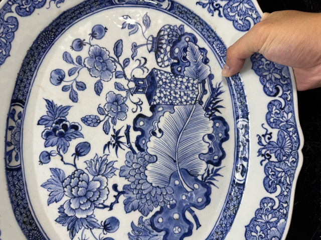 古玩陶瓷青花花卉紋花口盤真品鑒賞圖