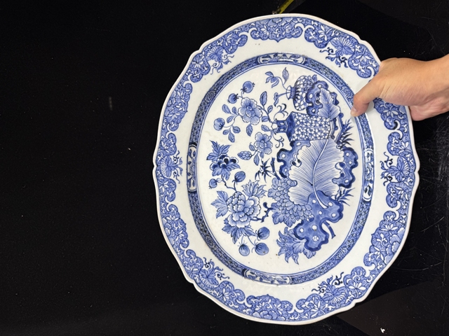 古玩陶瓷青花花卉紋花口盤真品鑒賞圖