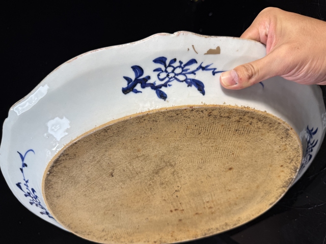 古玩陶瓷青花花卉紋花口盤真品鑒賞圖