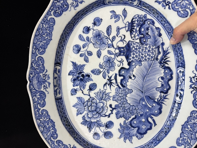 古玩陶瓷青花花卉紋花口盤真品鑒賞圖