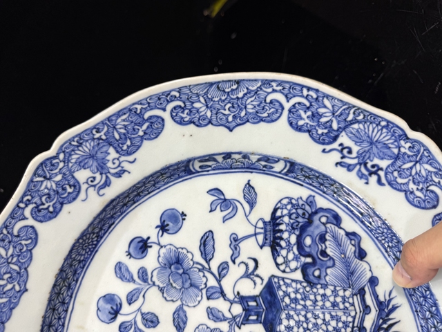 古玩陶瓷青花花卉紋花口盤真品鑒賞圖