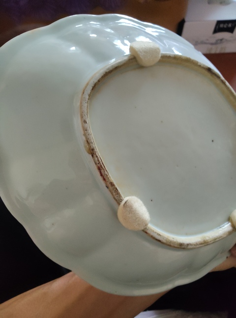 古玩陶瓷粉彩無雙普人物海棠盤真品鑒賞圖