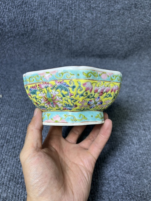 古玩陶瓷內牡丹花卉外黃地粉彩福壽紋供碗真品鑒賞圖