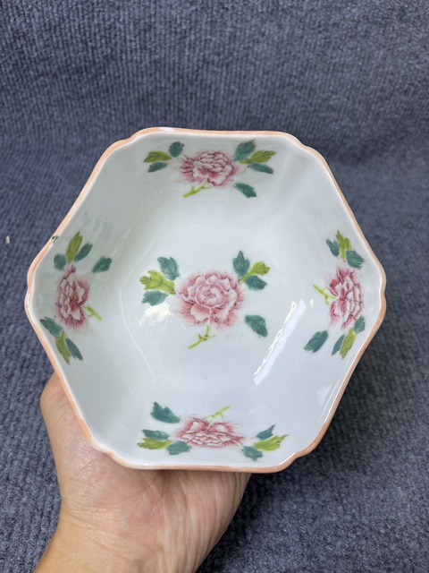 古玩陶瓷內牡丹花卉外黃地粉彩福壽紋供碗真品鑒賞圖