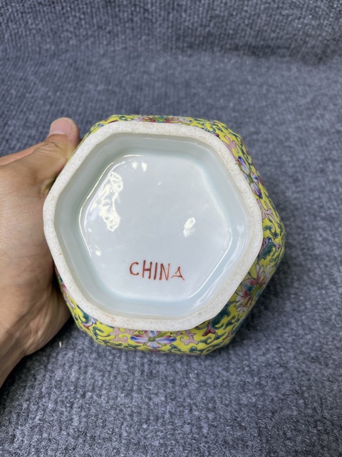 古玩陶瓷內牡丹花卉外黃地粉彩福壽紋供碗真品鑒賞圖