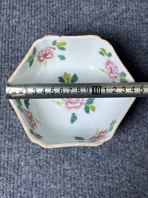 古玩陶瓷內牡丹花卉外黃地粉彩福壽紋供碗真品鑒賞圖