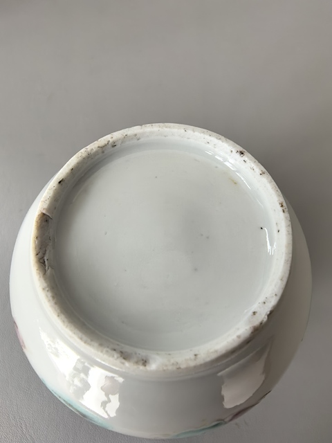古玩陶瓷人物紋粉彩瓶真品鑒賞圖