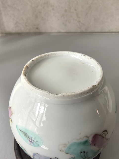 古玩陶瓷人物紋粉彩瓶真品鑒賞圖