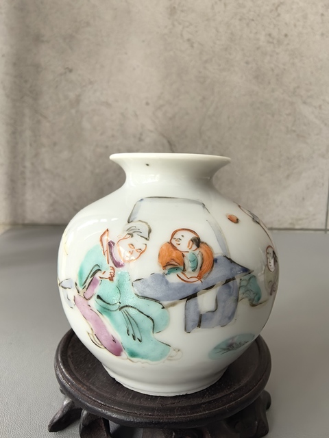 古玩陶瓷人物紋粉彩瓶真品鑒賞圖