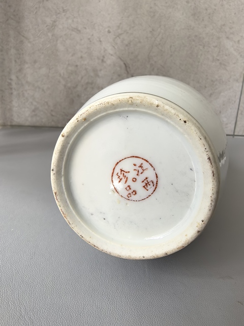 古玩陶瓷廣彩博古圖獅耳瓶真品鑒賞圖
