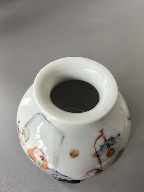 古玩陶瓷人物紋粉彩瓶真品鑒賞圖