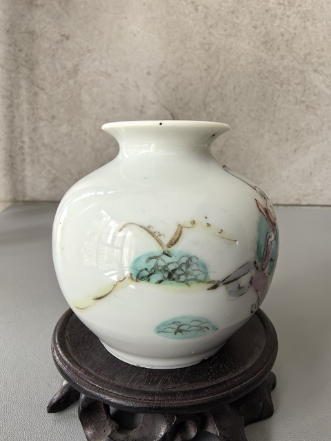 古玩陶瓷人物紋粉彩瓶真品鑒賞圖